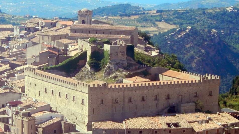 castelli in sicilia: Montalbano Elicona