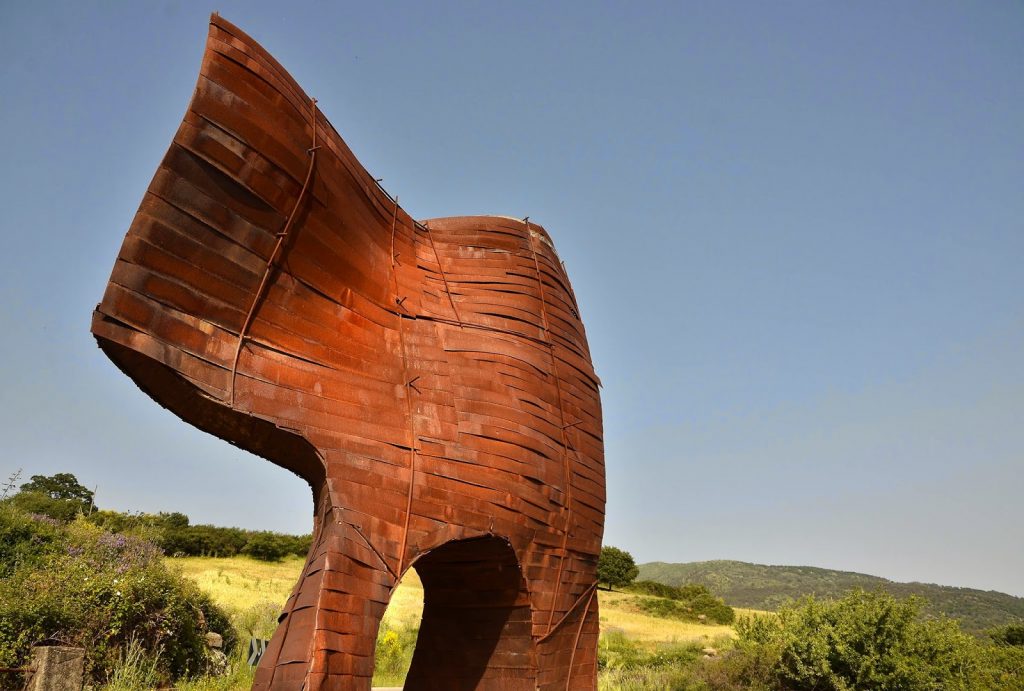 Cosa vedere in Sicilia: l'opera di Paolo Sciavocampo in cemento armato e ferro
