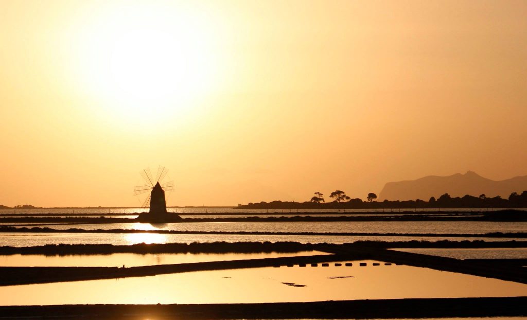 cosa fare in sicilia: saline di Marsala al tramonto