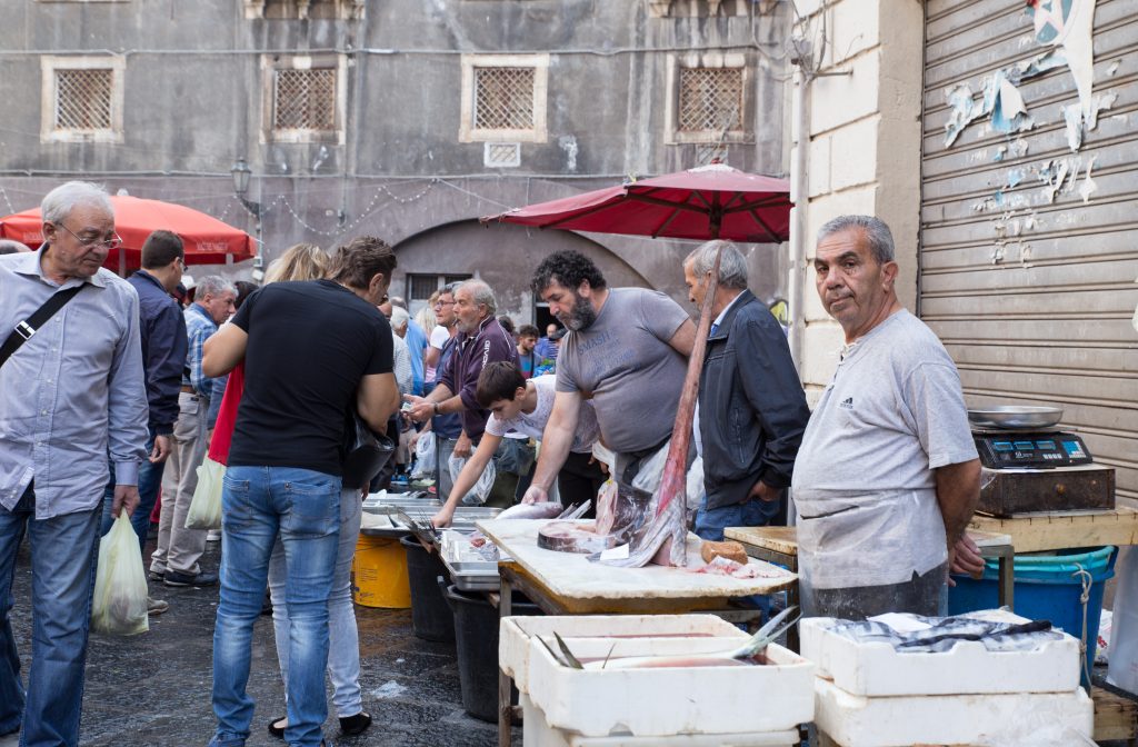 cosa fare in sicilia: pescheria di Catania