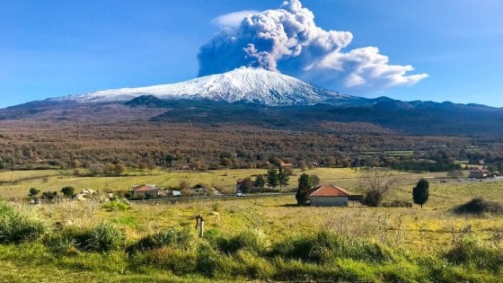 Vista dell'Etna in eruzione
