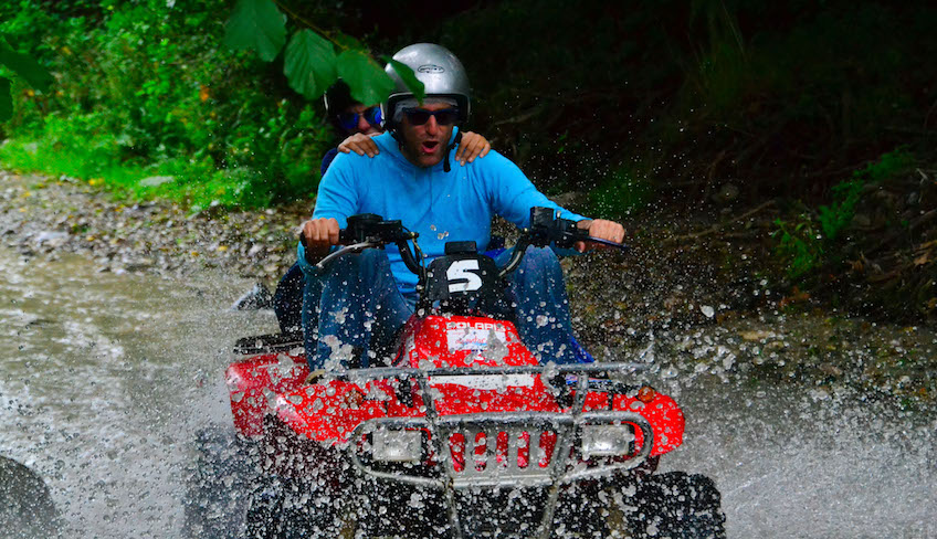 Idee regalo Sicilia: tour in quad nel fiume Alcantara