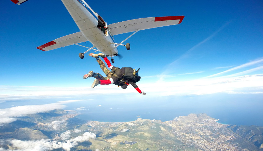 Idee regalo Sicilia: Lancio in paracadute con istruttore a 4000mt di altezza