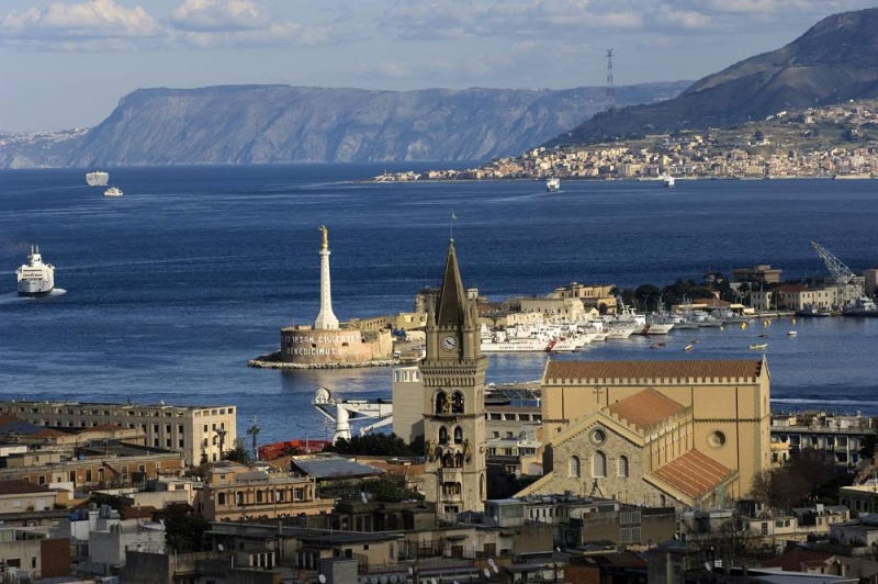 Cosa vedere in Sicilia: Lo Stretto di Messina visto dal Sacrario di Cristo Re