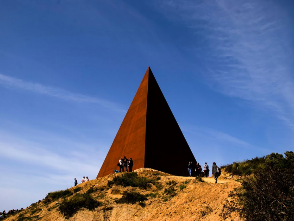 Cosa vedere in Sicilia: piramide al 38° parallelo