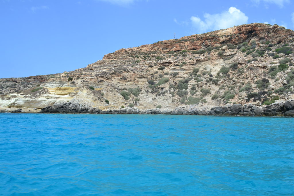 LAMPEDUSA ISOLA SICILIANA CON MARE CRISTALLINO