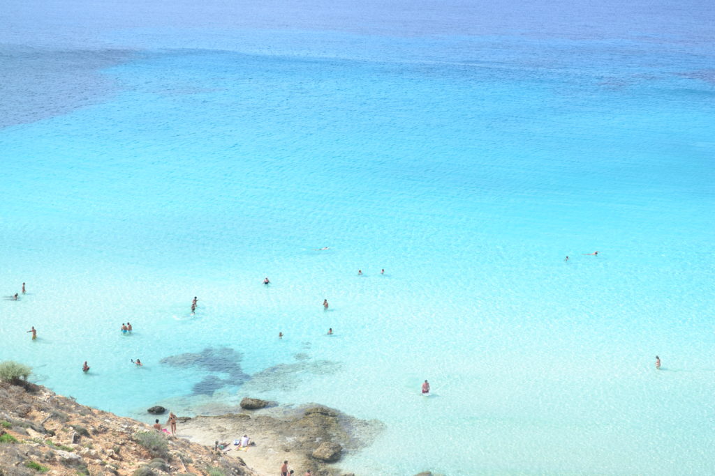 LAMPEDUSA ISOLA SICILIANA CON MARE CRISTALLINO