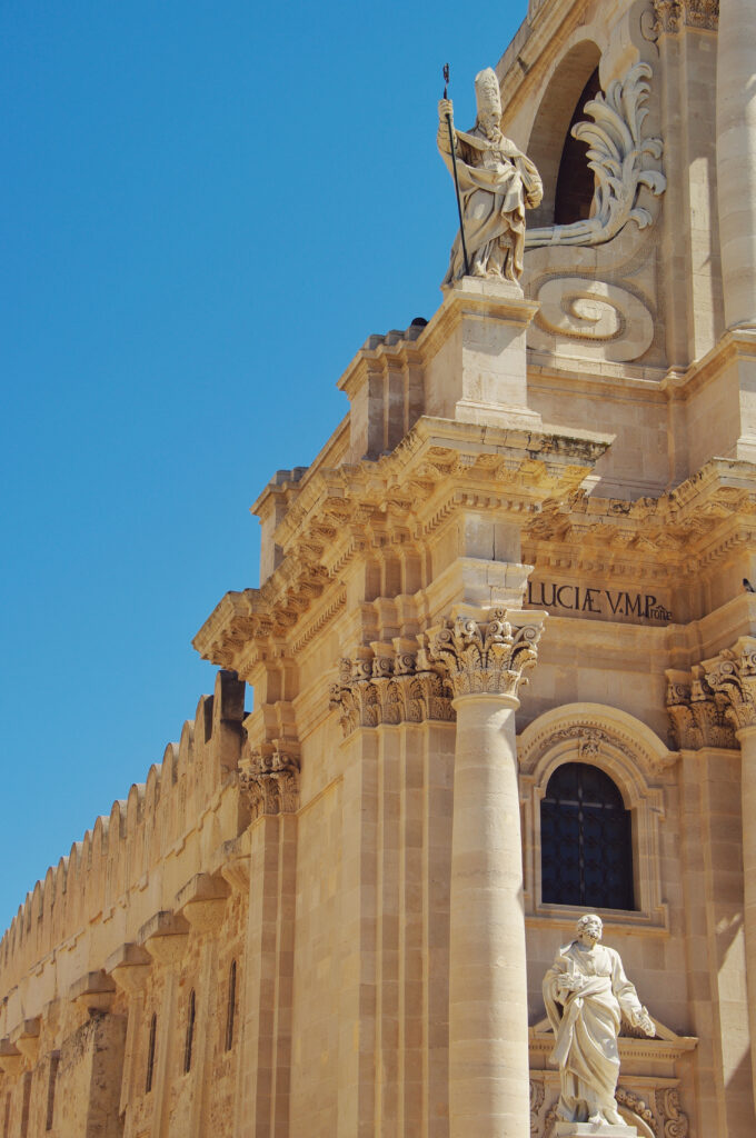 Siracusa: Un viaggio nella storia, tra mare e tradizioni Siciliane - duomo di Siracusa