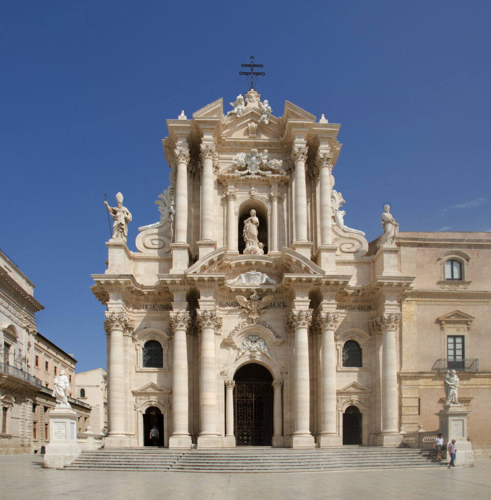 Siracusa: Un viaggio nella storia, tra mare e tradizioni Siciliane -  duomo di Siracusa