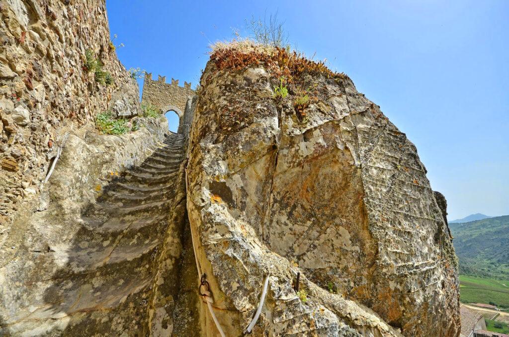  scopriremo cosa vedere a Enna castelli musei e laghi castello di sperlinga Sicily itineraries: what to see in Enna