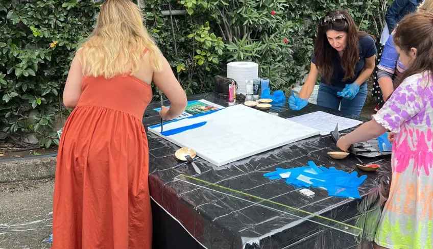 Team building painting