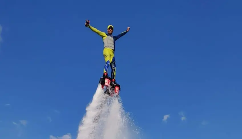 Wassersport Urlaub in Sizilien - Flyboard