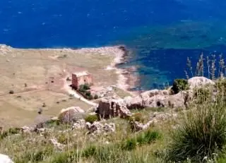 люди путешествуют